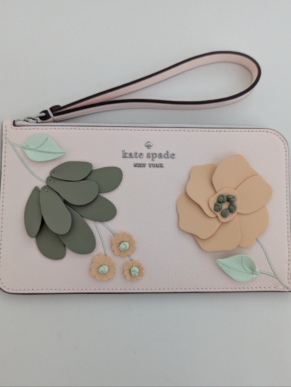 NWOT! Kate Spade New York Lucy Floral Wristlet Wallet In Fresh Peach Multi